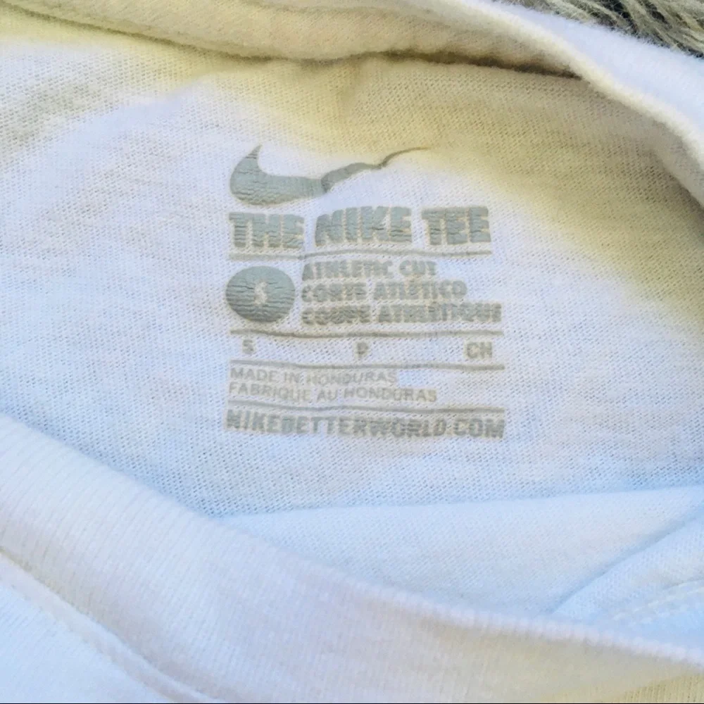 Nike boy’s short sleeve white blue logo Tshirt size small